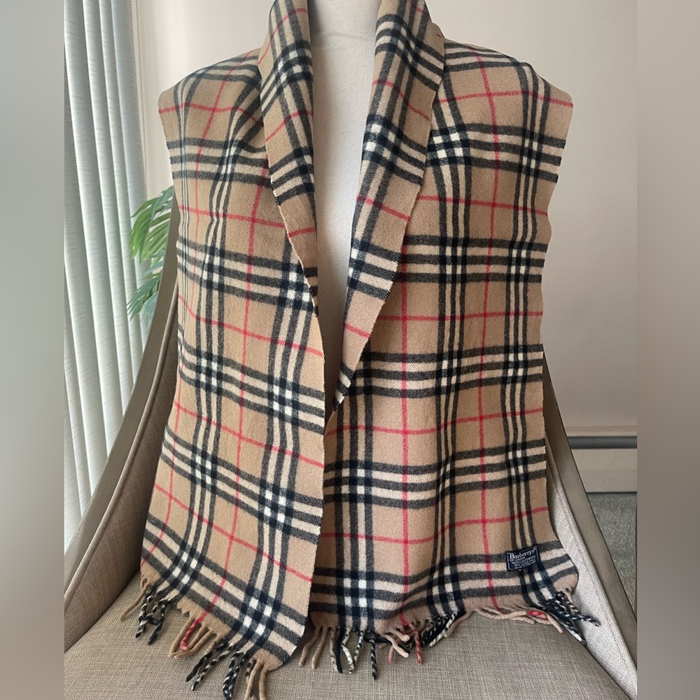 Authentic Burberrys vintage nova check tan wool scarf (D5071)